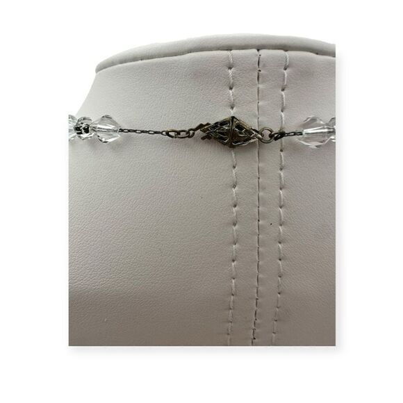 Clear round/diamond shaped Beaded costume necklace approx 19 inches - Picture 3 of 4